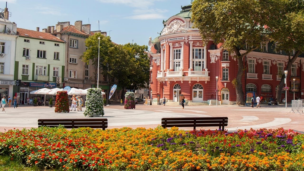 Teatro e piazza nel centro di Varna